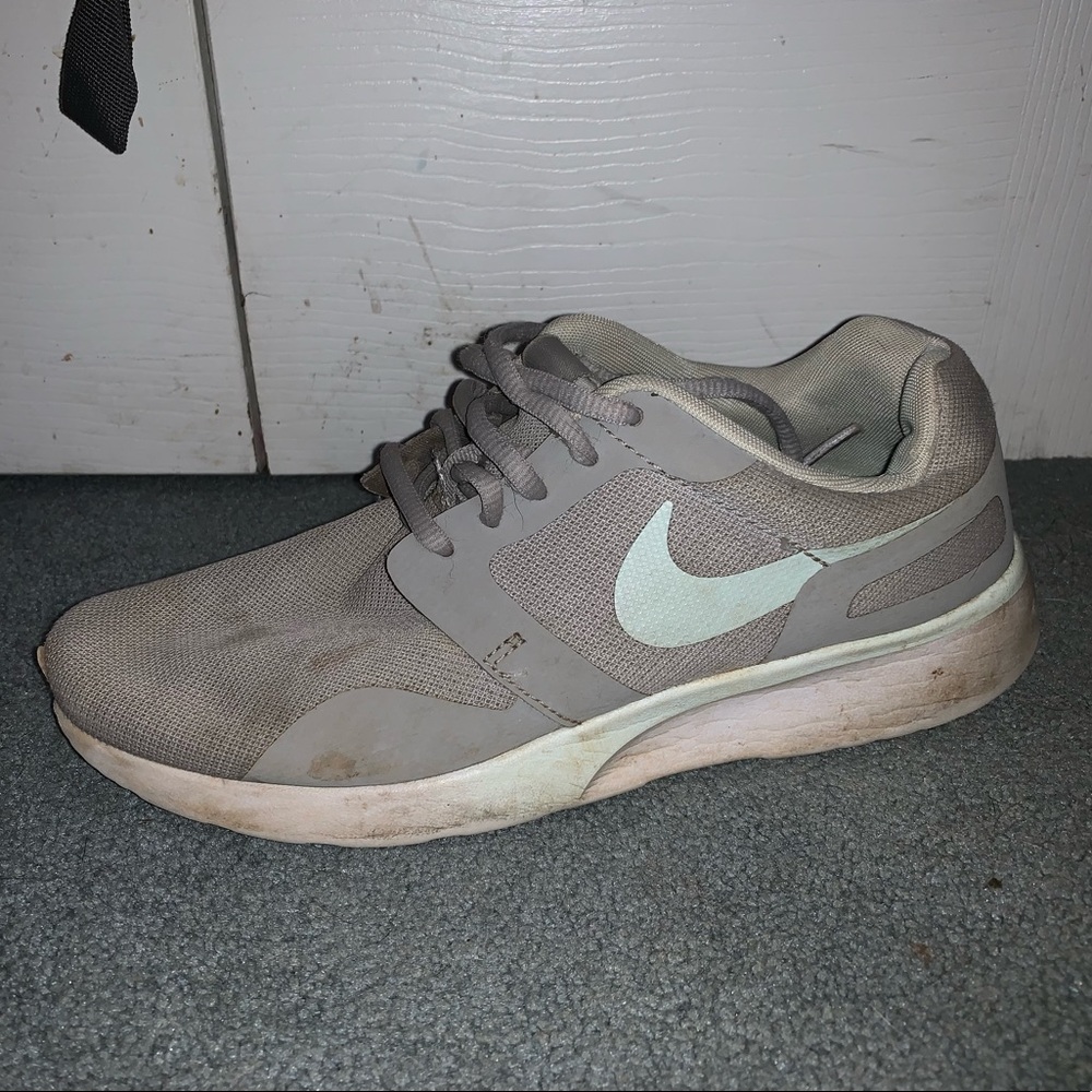 Nike shoe women’s